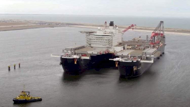 Drone delivers package to vessel in the port of Rotterdam for the first time