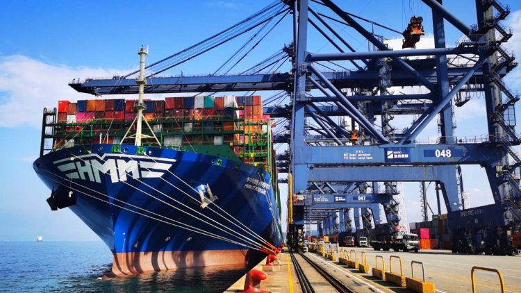 HMM: Twelve 24,000 TEU ships fully laden with containers