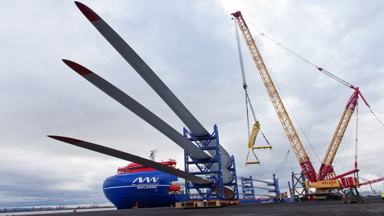 Triton Knoll marks a series of project ‘firsts’ as blades arrive at Seaton Port