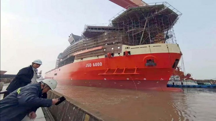 Launching of the JSD6000 heavylift vessel