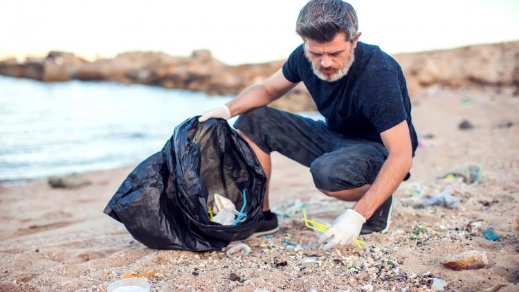 Plastic in Galapagos seawater, beaches and animals