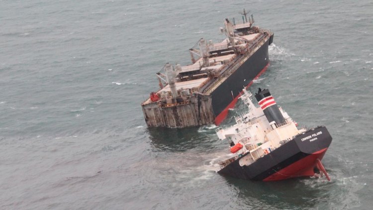 Crimson Polaris grounded and split in two off Japanese port