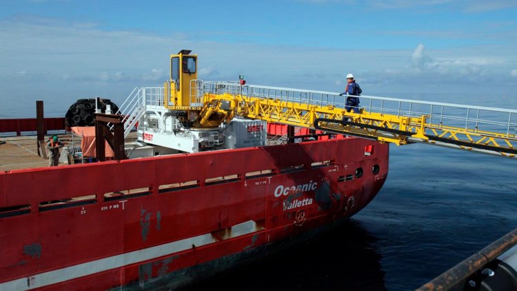 Allseas awarded SMST new rental contract for their motion compensated gangway