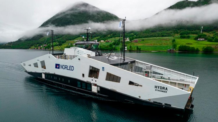 World’s first liquid hydrogen-powered vessel wins ship of the year award
