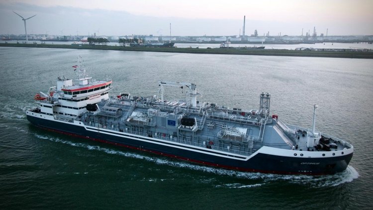 Elenger takes delivery of first Damen LGC 6000 LNG bunkering vessel