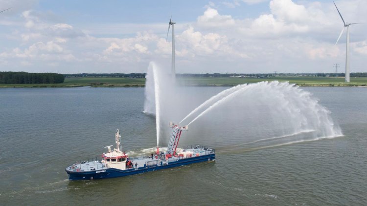 Damen delivers three, specialist bespoke vessels to Germany