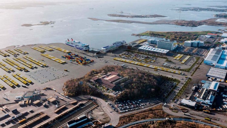 Stena Line and Gothenburg Port Authority sign MOU on relocation to Arendal
