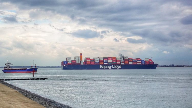 Hapag-Lloyd will use advanced biofuels for the transport of DHL shipments