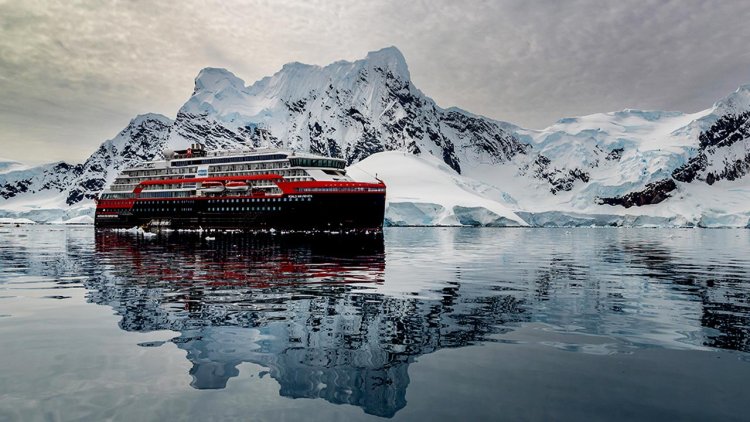 Hurtigruten Expeditions completes fleetwide implementation of Starlink