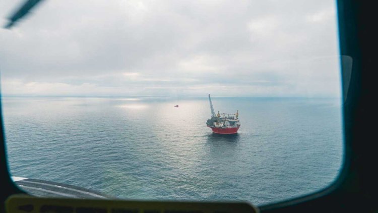 Confirms oil discovery near Goliat in the Barents Sea