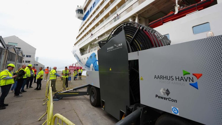 Opening of Denmark's first shore power facility with AIDAmar in Aarhus