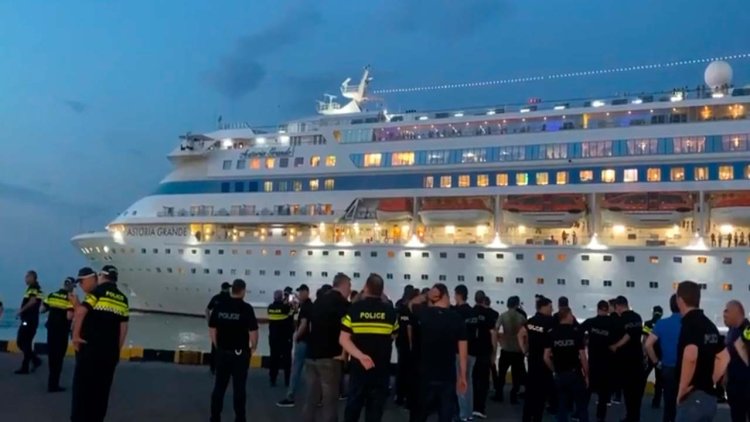 Liner with Russians departs Batumi early after being heckled by angry protesters