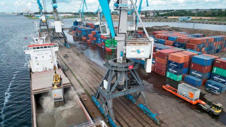 Riga Central Terminal orders 6 self-discharging containers