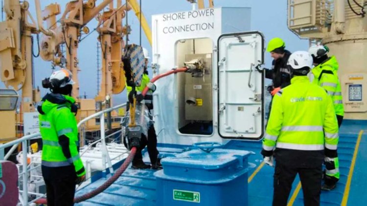 Terntank vessel uses shore power for unloading ops at Gävle port