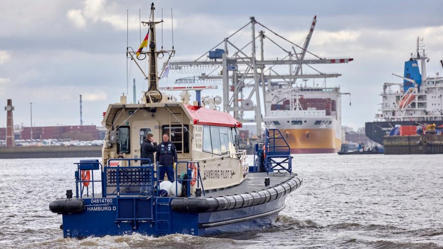 New pilot ship 'Hamburg Pilot 3' in the Port of Hamburg