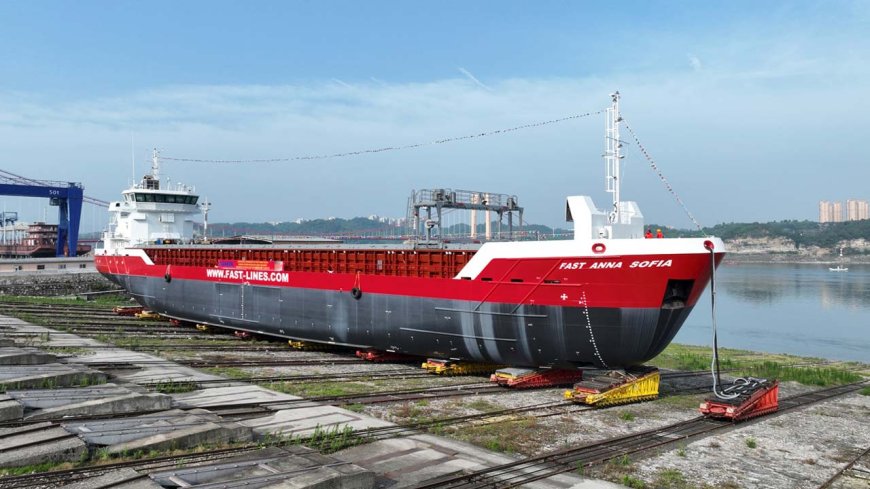 Two Damen Combi Freighters 3850 launched for Fast Lines Belgium