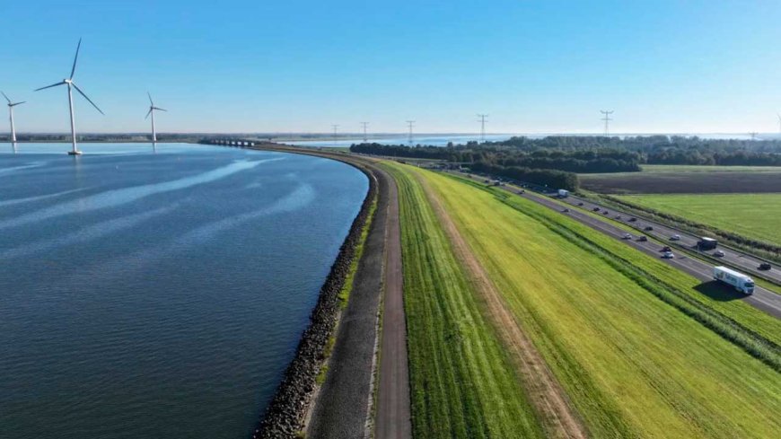 Consortium Van Oord and Boskalis signs contract for IJsselmeerdijk project